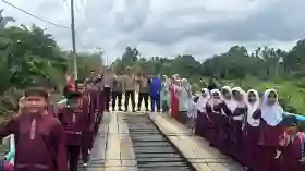 Kapolres Inhu Laksanakan Pengecekan Pengerjaan Jembatan Merah Putih Presisi, Ucapan Terima Kasih Mengalir ke Polri
