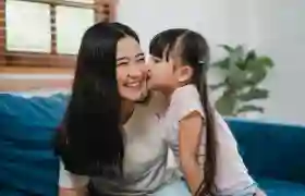 Cara Komunikasi yang Tepat dengan Anak, Jadilah Pendengar yang Baik!