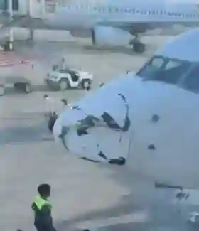 Hidung Pesawat Garuda Rute CGK&ndash;PKU Rusak, Penumpang Dialihkan