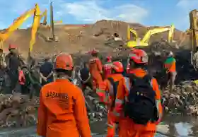 Update Longsor Gunungan Sampah di Bantargebang, 5 Orang Hilang