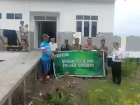 Polsek Sinaboi Tanam 15 Bibit Pohon di Puskesmas, Dukung Program Green Policing  