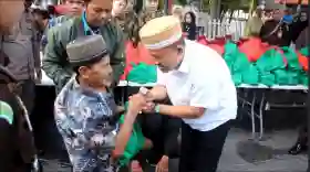 Kejari Rohil Berbagi 500 Paket Takjil kepada Masyarakat di Bagansiapiapi  