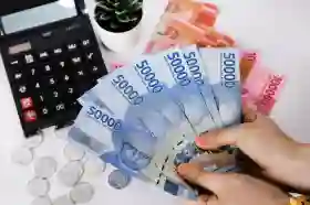 Awas Boros! Ini 5 Cara Cerdas Mengelola THR agar Tidak Cepat Habis