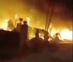 Api Lahap 12 Kios di Jalan Merak Pekanbaru, Dua Mobil Ikut Terbakar