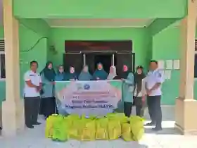 TP PKK Kampung Minas Barat & TP Kecamatan Serta RS Islam Ibnu Sina Salurkan 20 Paket Sembako Untuk Janda di Minas Barat