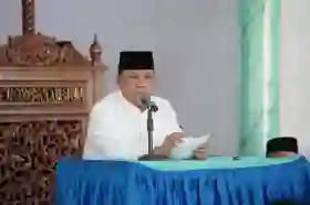 Pemprov Riau Salurkan Bantuan saat Safari Ramadan di Masjid Jami Nur Ikhlas Tualang