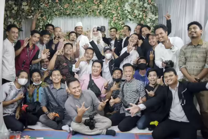 Suryadi Nasution Akhiri Masa Lajang, Keluarga Besar Fotografer Ucapkan Selamat Berbahagia | Keluarga-Besar,-Fotografher,-Ucapkan,-Selamat-Berbahagia,-Suryadi-Nasution-Akhiri-Masa-Lajangnya,