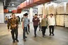 Bahan Baku Plastik Kini Aman, RI Dapat Suplai dari China hingga Rusia