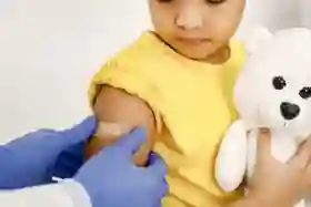 Apakah Suntik Campak Bikin Demam?