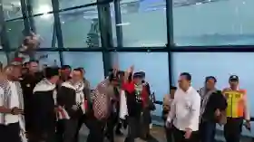 Sembilan WNI Korban Penahanan Israel Tiba di Tanah Air, Menlu Mengecam Kekerasan