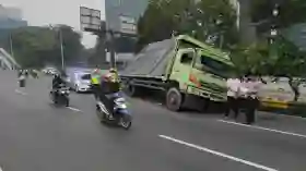 Tabrakan Beruntun di Bahu Jalan Tol JORR Cakung, Dua Orang Meninggal Dunia
