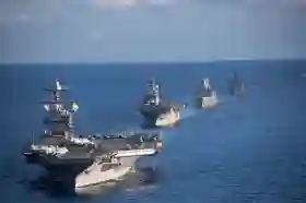 BREAKING NEWS: Serangan Rudal Iran Hantam Kapal AL AS di Selat Hormuz