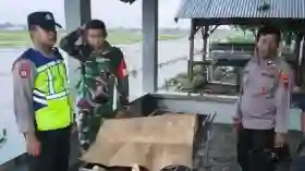 2 Orang Tersambar Petir Saat Berteduh Dekat Keranda di Pemalang, 1 Tewas.