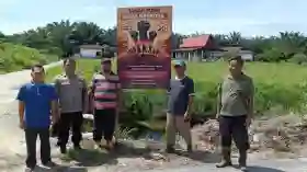 Polsek Tanah Putih Ajak Warga Lawan Narkoba Lewat Pemasangan Spanduk Imbauan