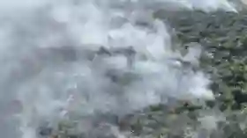 Sulit Dijangkau Tim Darat, Pemadam Karhutla di Perbatasan Riau-Sumut Dilakukan Lewat Udara.