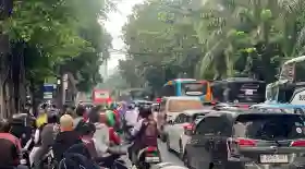 Ribuan Motor dan Puluhan Bus Menuju Monas Hadiri Hari Buruh, Lalu Lintas Macet Parah!
