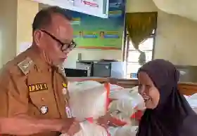  167 Warga Kurang Mampu di Air Hitam Terima Bantuan Beras dan Minyak Goreng Jelang Iduladha 2026