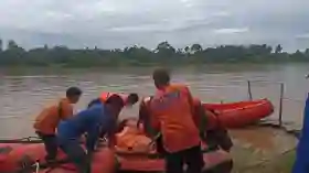 Pemuda Pulau Kumpai Pangean yang Tenggelam di Sungai Kuantan Berhasil Ditemukan BPBD dan Tim SAR
