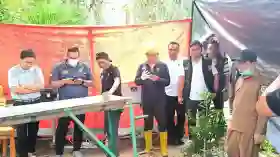 Makam Bocah 6 Tahun Korban Dugaan Penganiayaan Ibu Tiri di Siak Dibongkar untuk Autopsi.