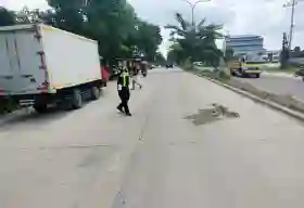 Lawan Arus, Pemotor Tewas Tertabrak Truk di Soekarno Hatta Pekanbaru