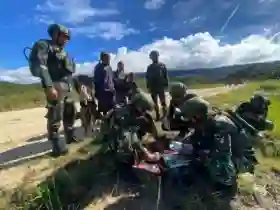 Prajurit TNI Serentak Sambangi Wilayah Pedalaman Papua untuk Beri Pelayanan Medis