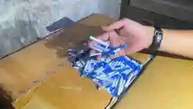 Bea Cukai Benarkan Petugas Razia di Warung Madura Viral, Cari Rokok Ilegal.
