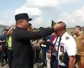 Penerbangan Perdana Wings Air di Bandara Japura Disambut Bupati Inhu