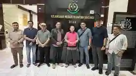 Kejari Kuansing Ringkus Buronan Korupsi 8 Tahun di Loteng Rumah Istri 