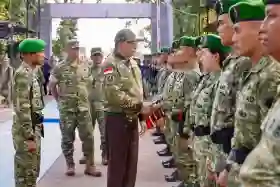 Wapang TNI Bersama Menhan RI Tinjau Lokasi Industri Strategis dan Yonif TP 938/Pancasona di Jawa Barat