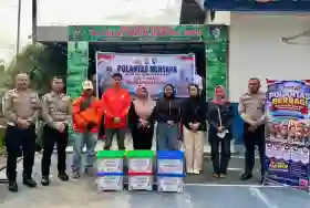 Berbagi Berkah Jelang HUT Polri, Polisi Bedah Rumah Keluarga Kurang Mampu