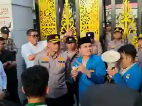 Polisi Jelaskan Kronologis Demo Diwarnai Kericuhan di DPRD Riau