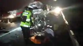 Laka Maut Toyota Hiace Seruduk Belakang Truk di Tol Pekanbaru-Dumai, Lima Orang Meninggal Dunia 