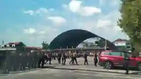 Ratusan Aparat Siaga di DPRD Riau, Siang Ini Mahasiswa Gelar Aksi Demonstrasi   