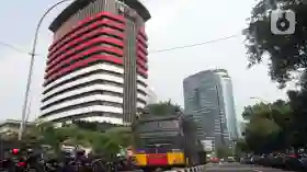Penyidik KPK Geledah Kantor Imigrasi Denpasar, Bawa Barang Bukti Tiga Koper