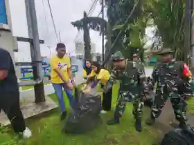Semangat Gotong Royong, Kodim 1710/Mimika Bersihkan Lingkungan Bersama Masyarakat