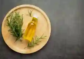 Tips Pakai Rosemary Oil untuk Perawatan Rambut, Biar Optimal