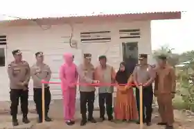  Polres Rohil Resmikan Bedah Rumah dan Salurkan Bansos di Tanah Putih, Wujud Kepedulian HUT Bhayangkara ke-80