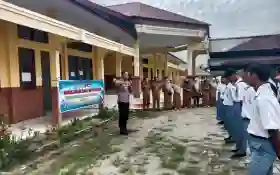  Kapolsek Kompol Yudi Indranaldi Berikan Penyuluhan Bahaya Narkoba kepada Pelajar SMKN 1 Tanah Putih