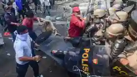 Bentrok Saat Eksekusi Pengosongan Hotel Sultan di Kawasan GBK