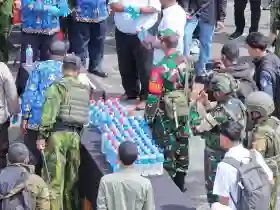 Kodim 1714/Puncak Jaya Bersinergi dengan Polri dan Pemda Musnahkan Miras Ilegal
