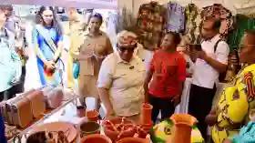 Buka Pasar Murah dan Pameran UMKM di Papua, Wamendagri Ribka Dorong Penguatan Ekonomi Kreatif