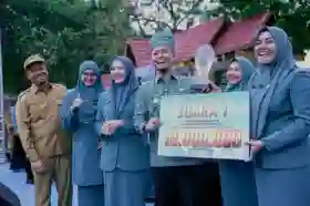  Peringatan HKG, Wako Agung Bagikan Ribuan Sembako