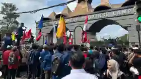 Ratusan Mahasiswa Demo Depan Kantor Pemprov Lampung, Bawa 6 Tuntutan