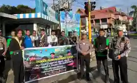  Kolaborasi Bersama Mahasiswa, Satlantas Polres Inhu Bagikan Bibit Pohon