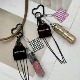 Tren Lip Balm Jadi Bag Charm, Enggak Ada Drama Bibir Kering!