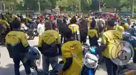  Ratusan Driver Maxim Kepung DPRD Riau, Desak Komisi Aplikasi Dipangkas Jadi 8 Persen