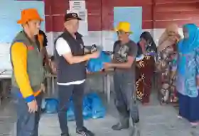  BPBD Inhil Salurkan Bantuan untuk Korban Abrasi di Sungai Nyiur Inhil
