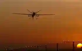 Dua Kapal LNG Milik AS Terbakar di Mesir, Diduga Dihantam Drone