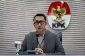  Bupati dan Sekda Kuansing Serahkan Diri ke KPK