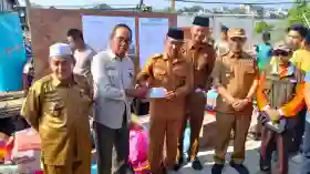 PT Pulau Sambu di Kuala Enok Salurkan Bantuan Tanggap Bencana Abrasi untuk Korban Longsor di Tanah Merah